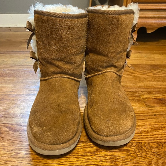 Women’s victoria short bow Ugg’s - Picture 3 of 7